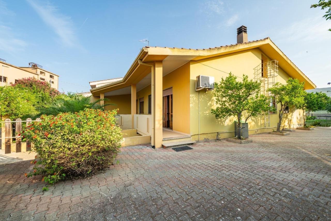 Casa Vacanze San Giovanni San Giovanni Suergiu Exterior photo